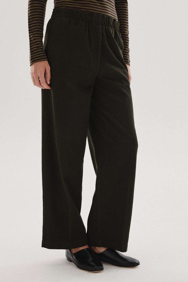 Elasticated-waist trousers in cotton and wool flannel forest green
