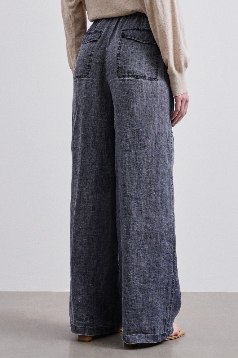 Safari trousers in washed gauze.