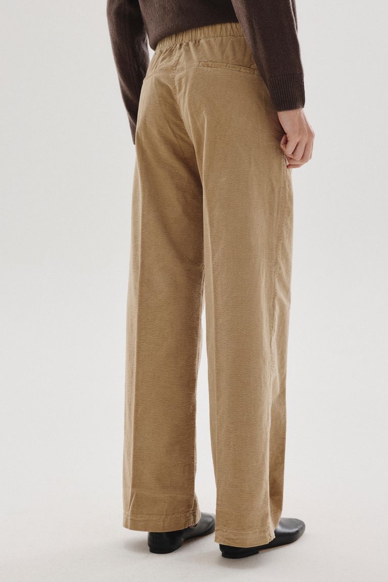 Iconic corduroy trousers sand