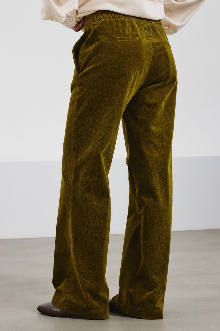 Iconic corduroy trousers avocado