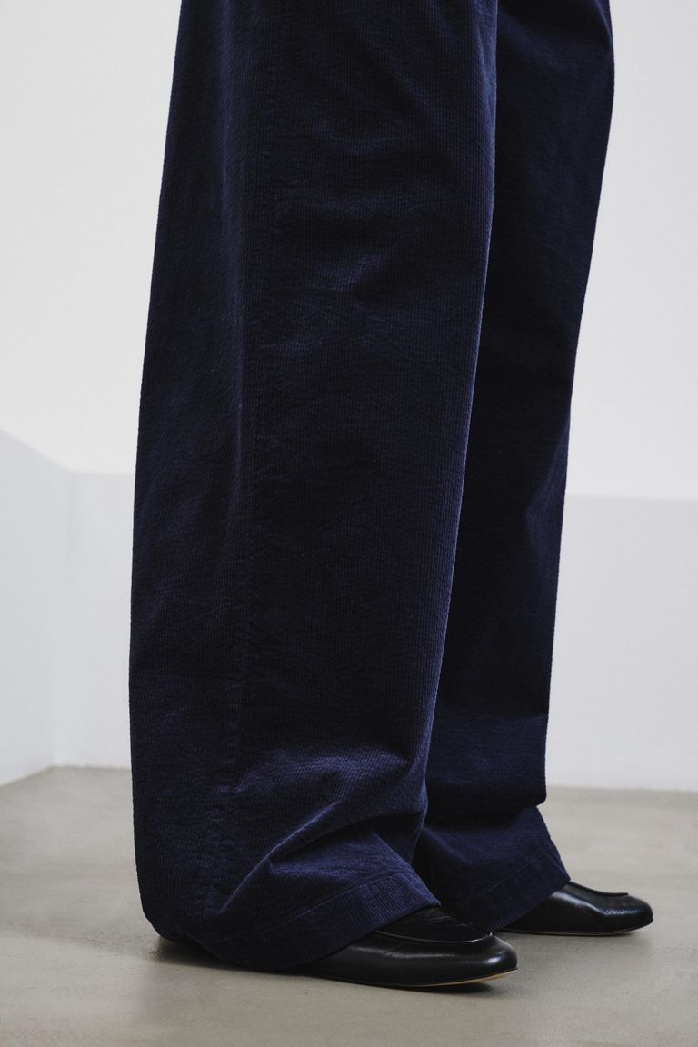 Pantalone ampio in velluto a coste blu scuro