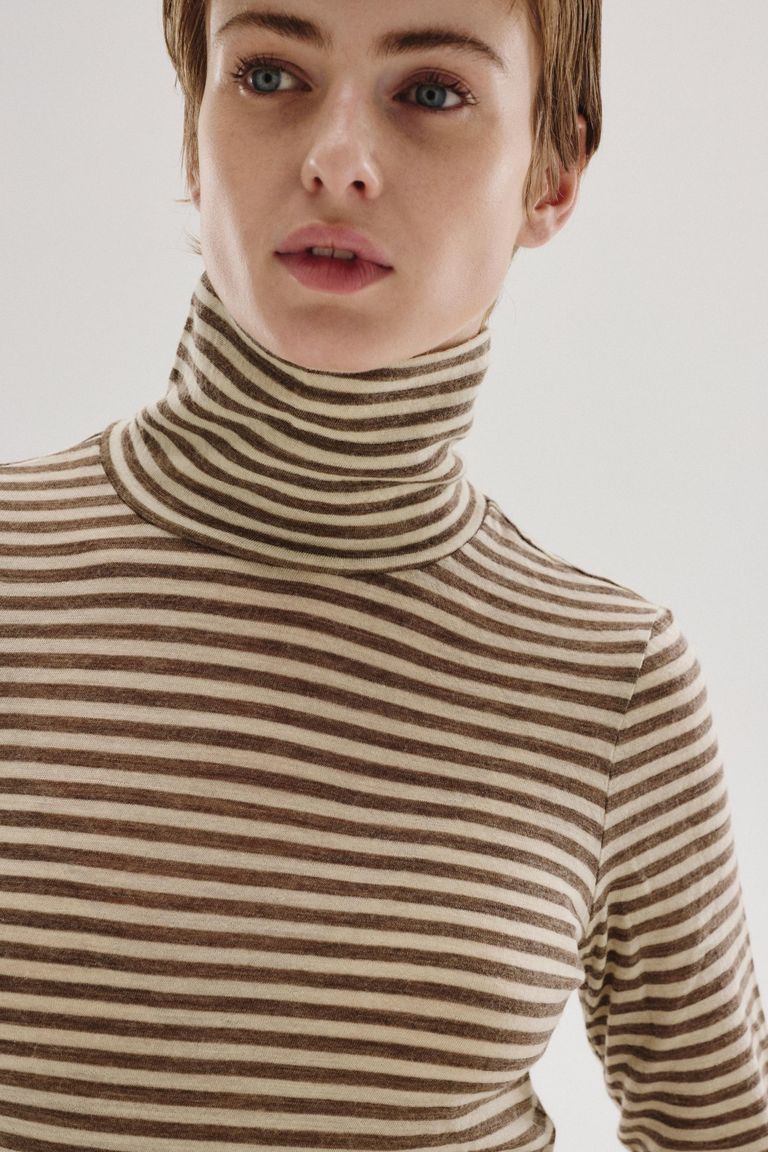 T-shirt a collo alto in jersey rigato di lana