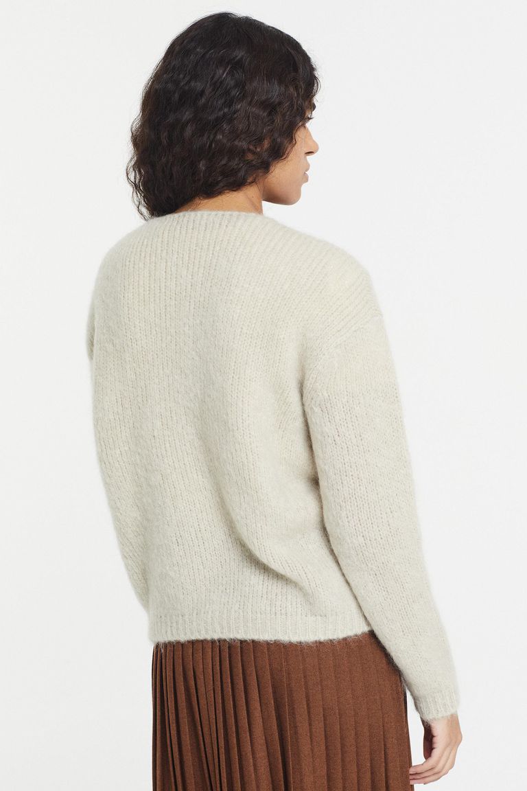 crew-neck-with-wide-neckline