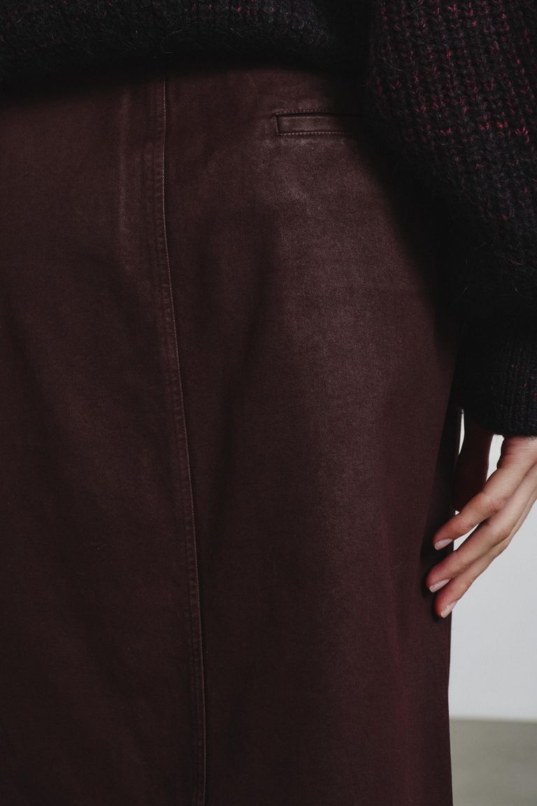 Cotton drill skirt with leather-like handfeel