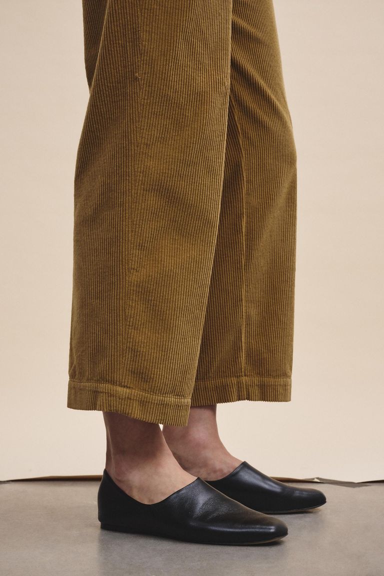 Corduroy trousers with pleats