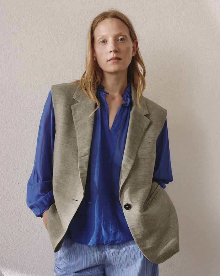 Where color variations meet tactile depths.

Cotton and silk muslin shirt available in boutique at 26 rue Saint Sulpice, Paris and online at pomandere.com

#POMANDÈRE #SS26