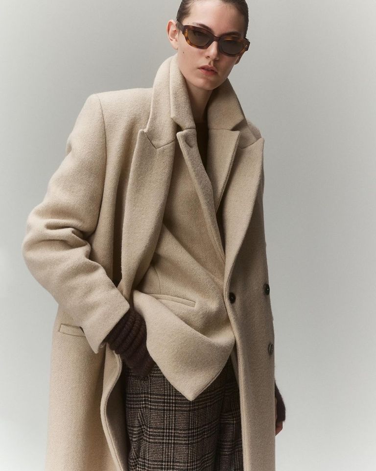 Essential layers.
Double wool, effortless softness.

 #POMANDÈRE #FW25