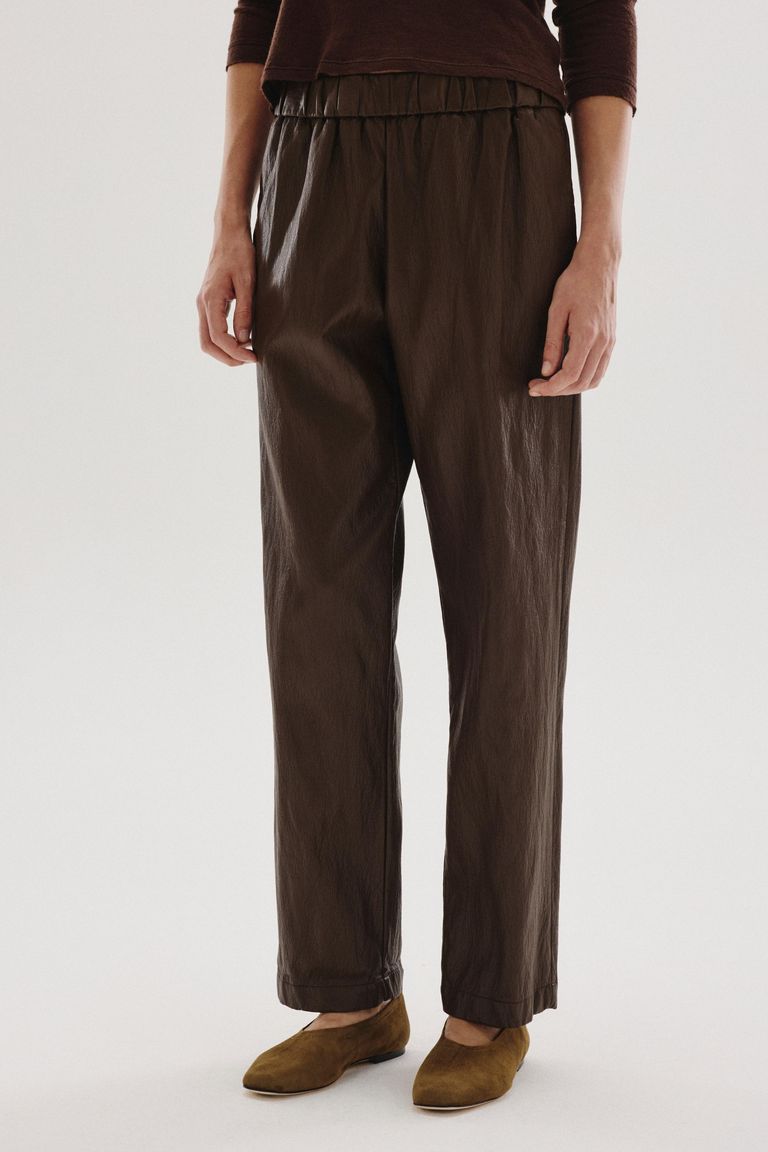 Pantalone jogging in ecopelle mogano