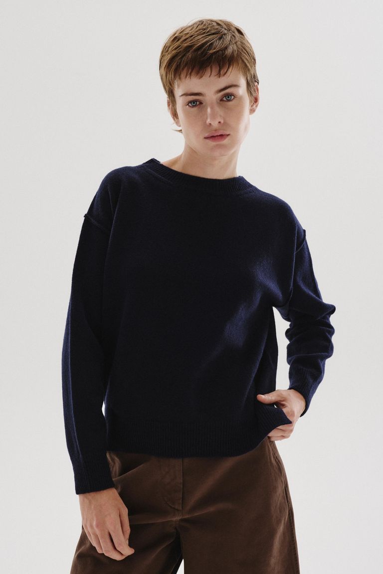 Girocollo in maglia rasata di lana e cashmere notte