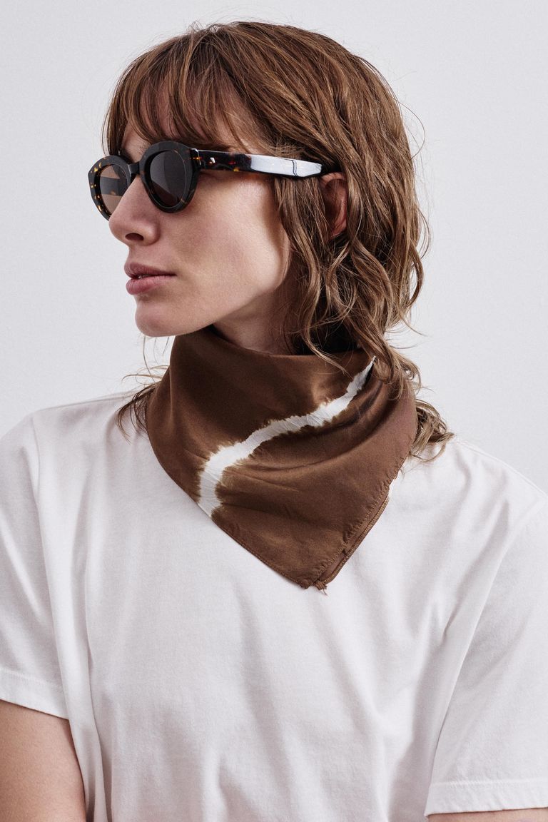 Reserve dyeing scarf