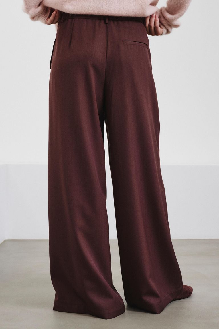 Pantalon large en gabardine de laine technique mauve