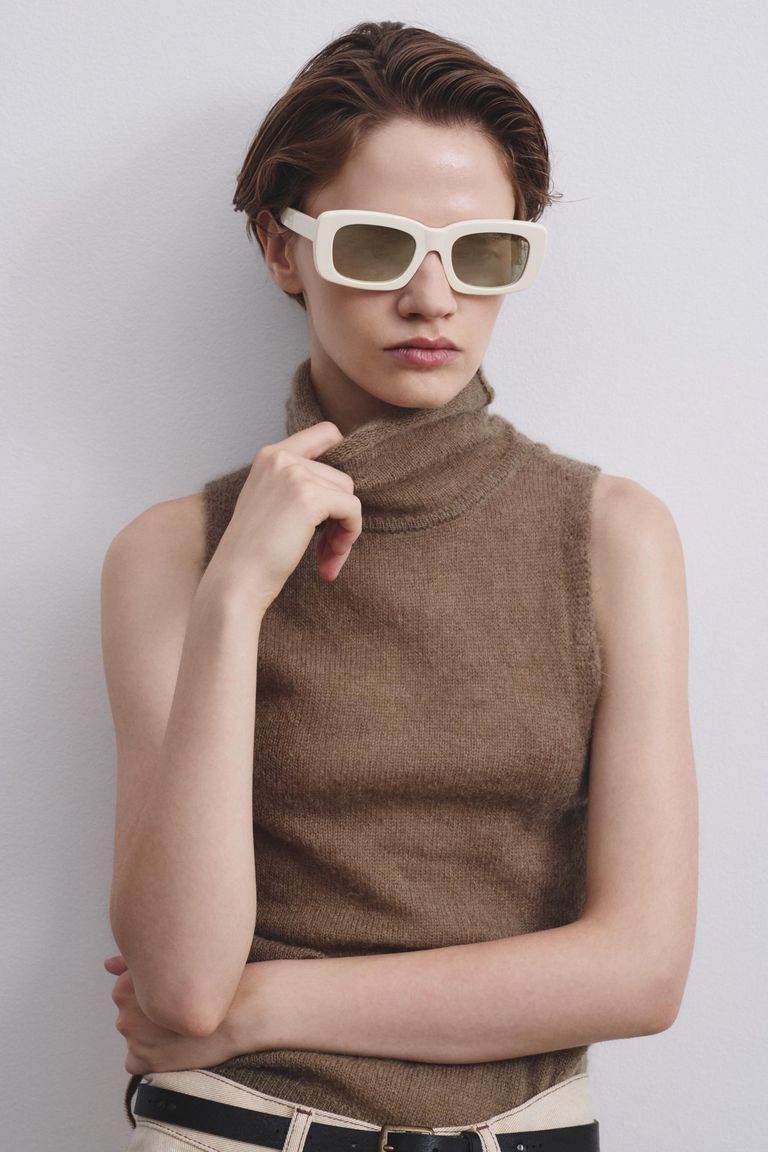 Sleeveless turtleneck sweater in mohair and wool