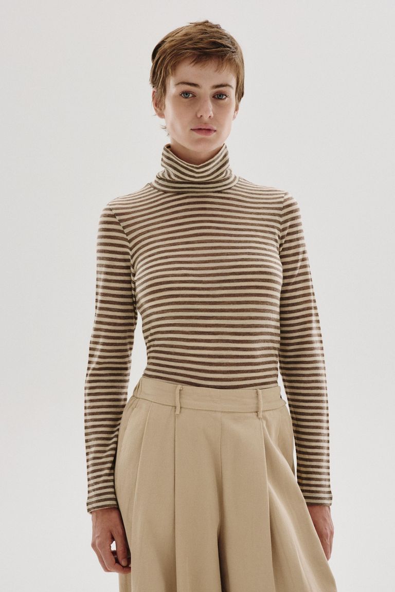 T-shirt a collo alto in jersey rigato di lana