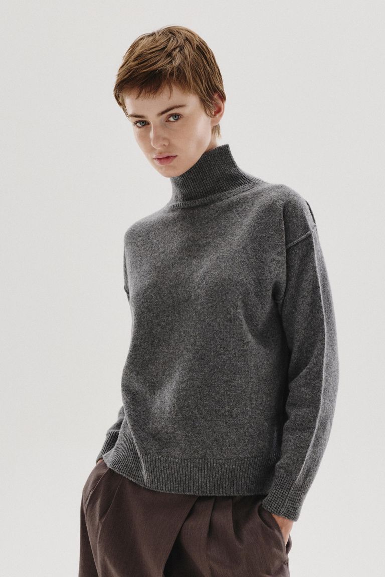 Maglione a collo alto in maglia rasata di lana e cashmere grafite