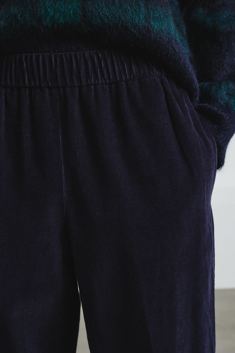Jogging trousers in fine-wale corduroy
