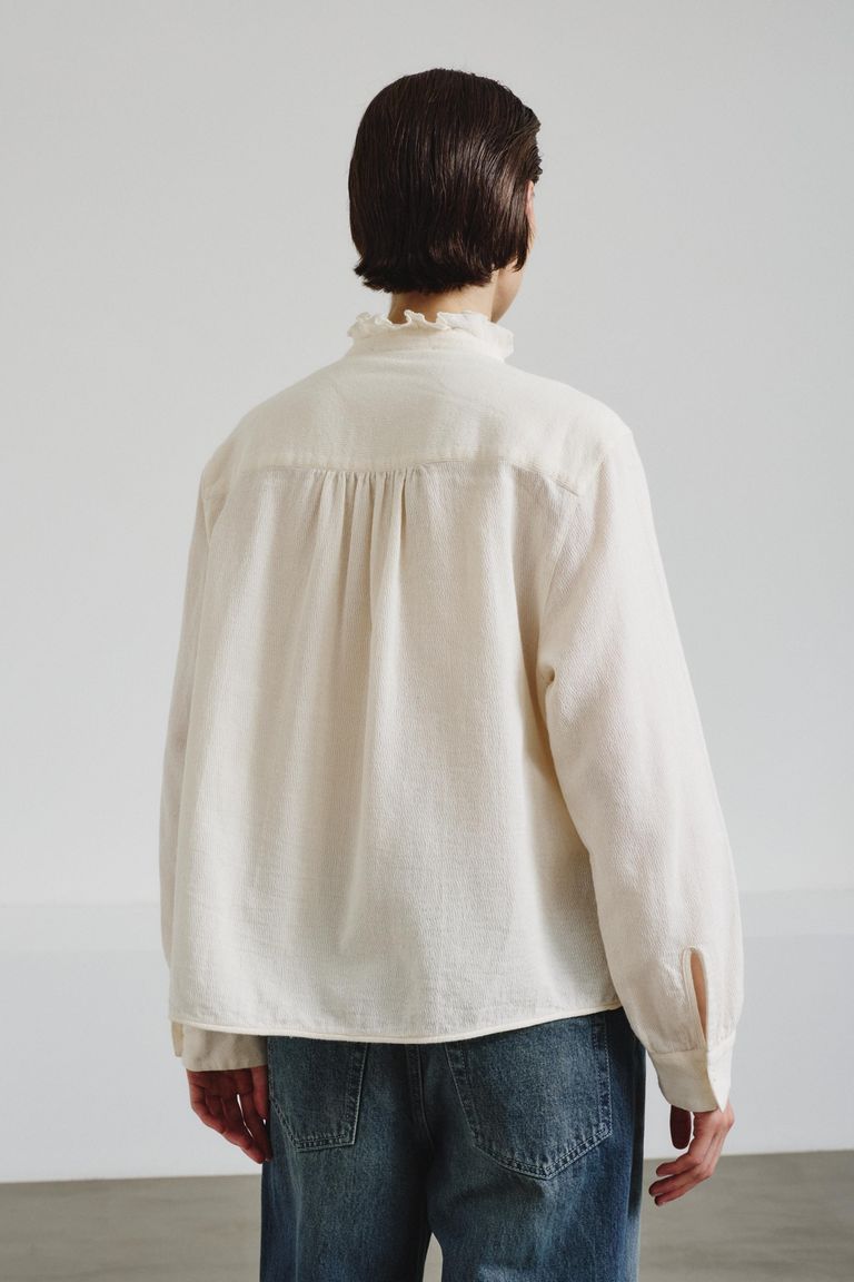 Feminine jacquard crepe shirt