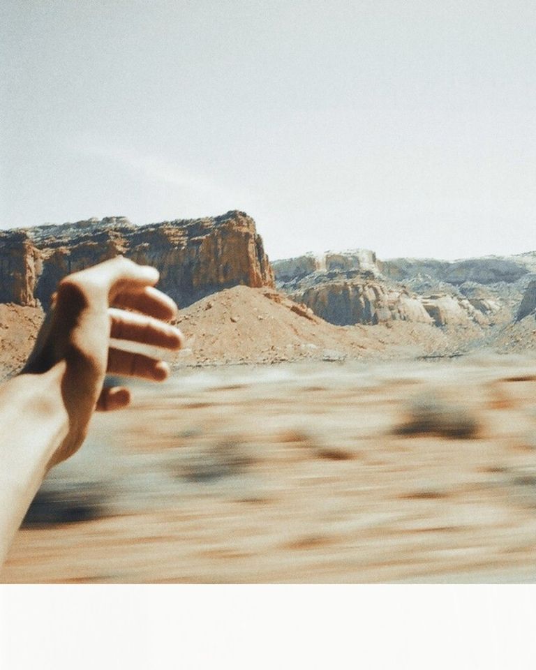 Nature’s palette, raw and timeless.

#POMANDÈRE #SS26