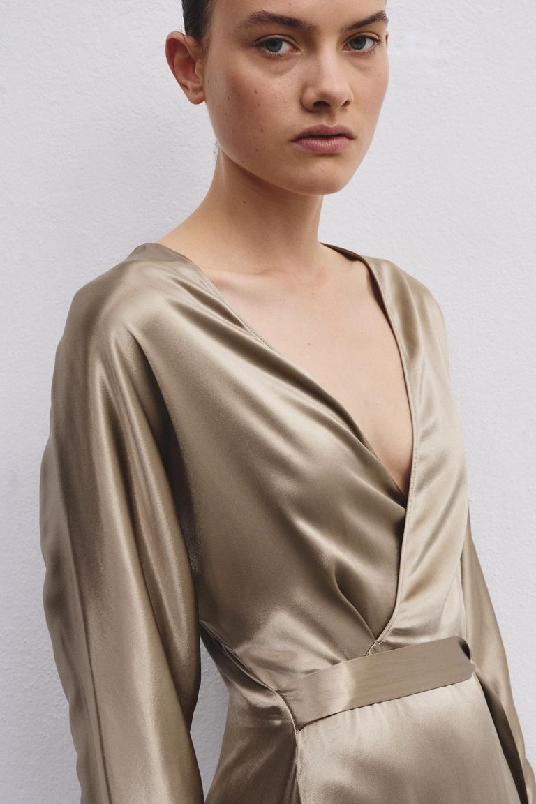 Flowing dress in shiny viscose