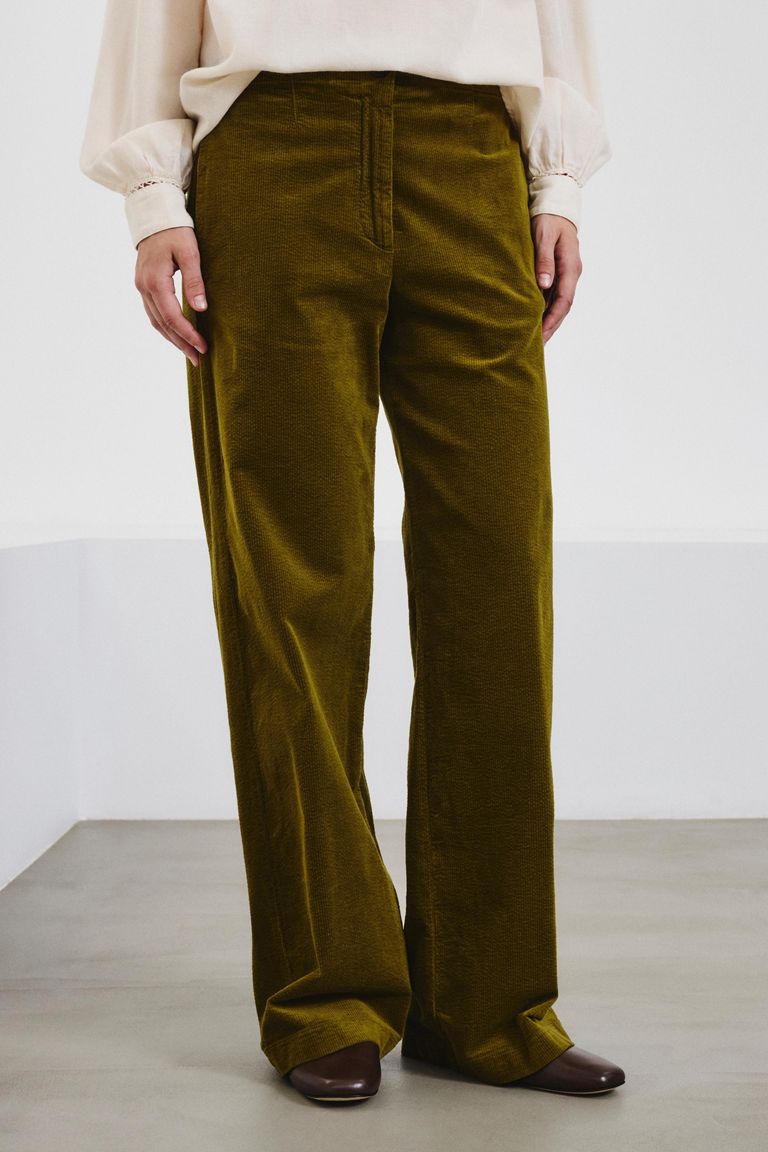 Iconic corduroy trousers avocado