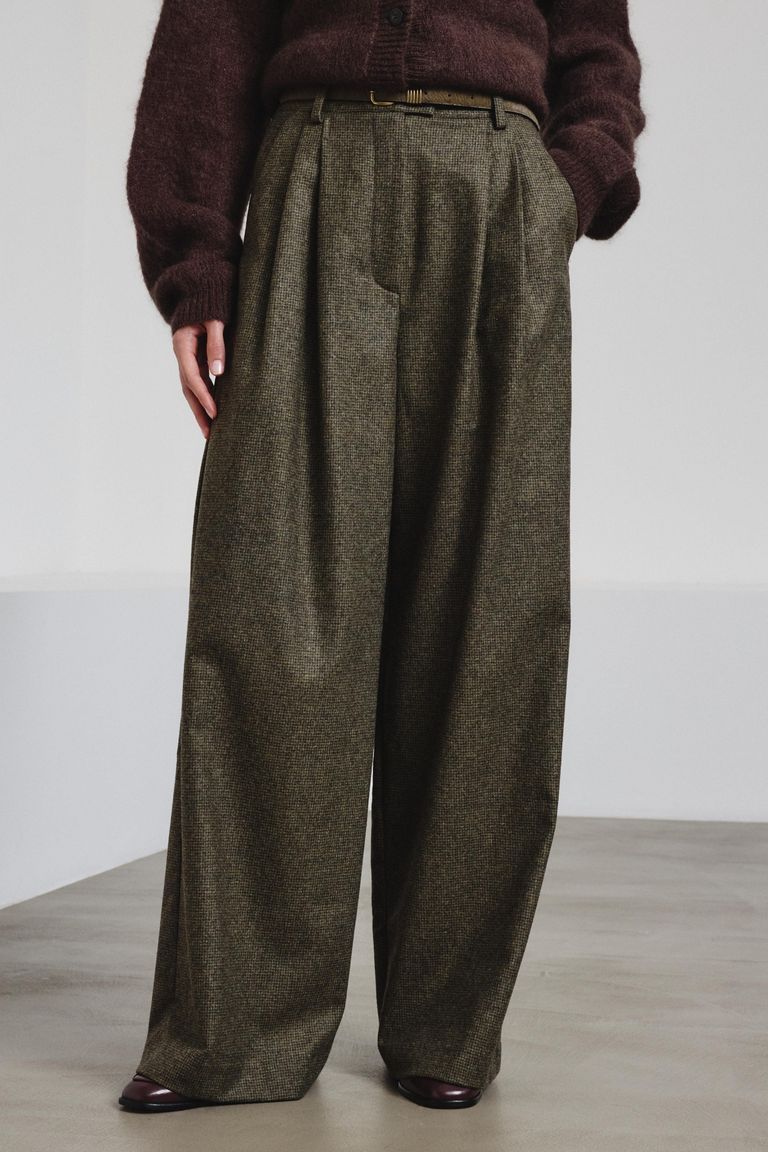 Tailored trousers in micro houndstooth pattern