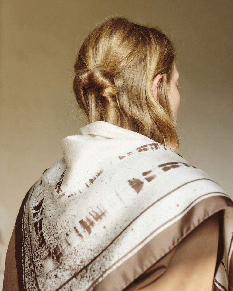 Light as air, rich in detail.

#POMANDÈRE #SS26