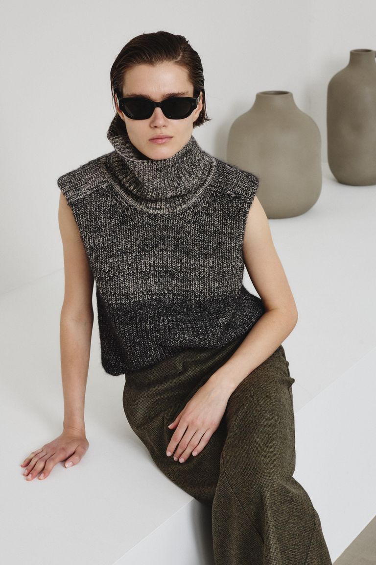 Sleeveless turtleneck in gradient English rib knit