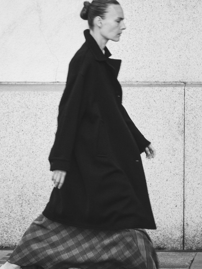 Fluid forms. Always in motion

 #POMANDÈRE #FW25