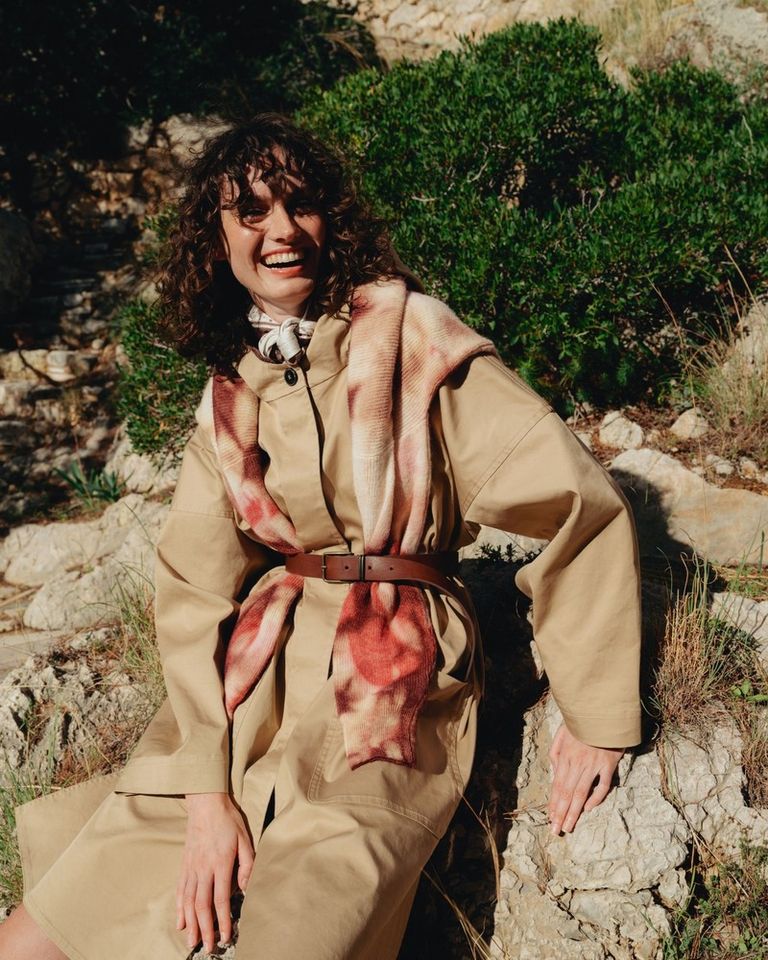 Artisanal tie-dye, where every piece has its own soul.

Crew-neck knit in alpaca, cotton drill bonded cape.
Available in boutique at 26 rue Saint Sulpice, Paris and online at pomandere.com

#POMANDÈRE #SS26