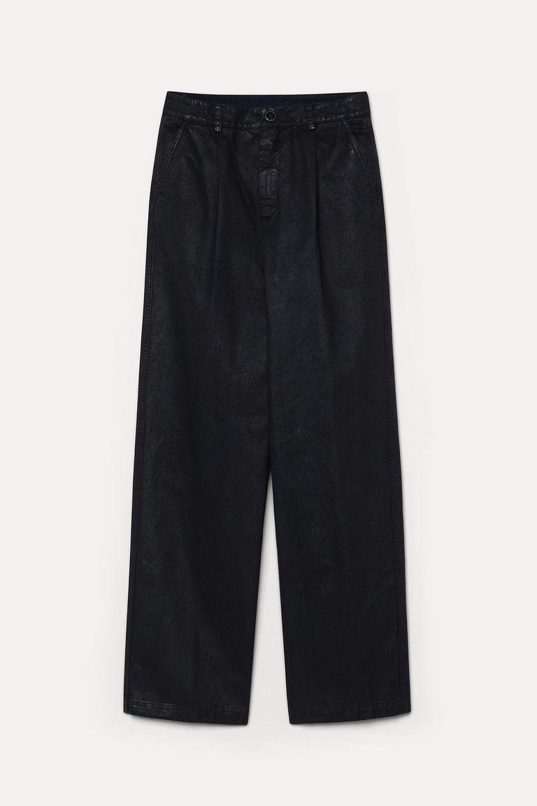 Trousers in cotton drill with a leather-like handfeel