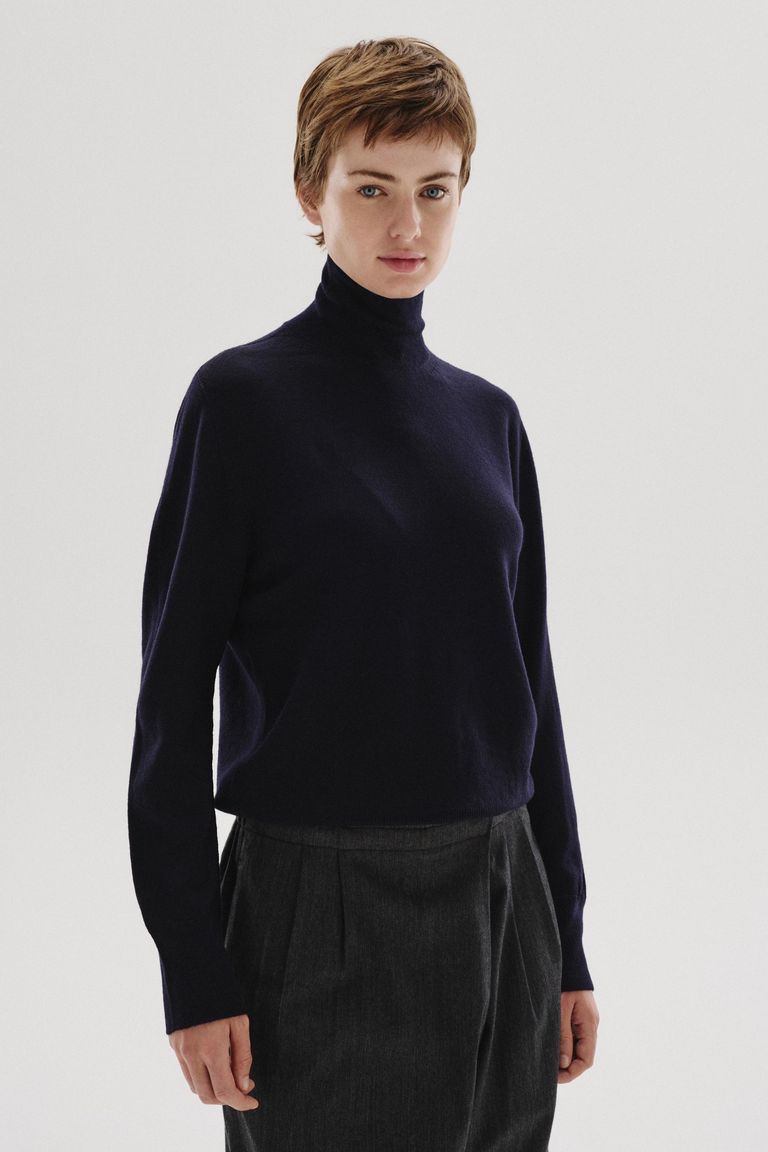 Dolcevita in maglia di lana rasata navy
