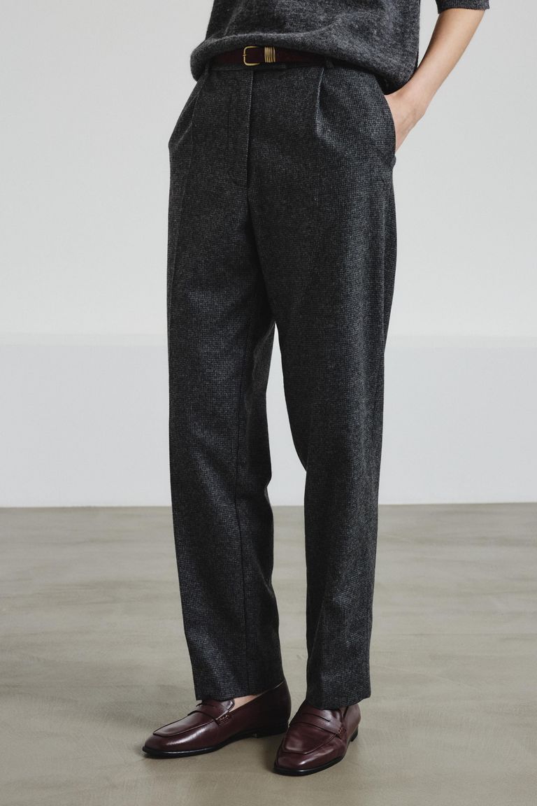 Trousers in micro hounstooth